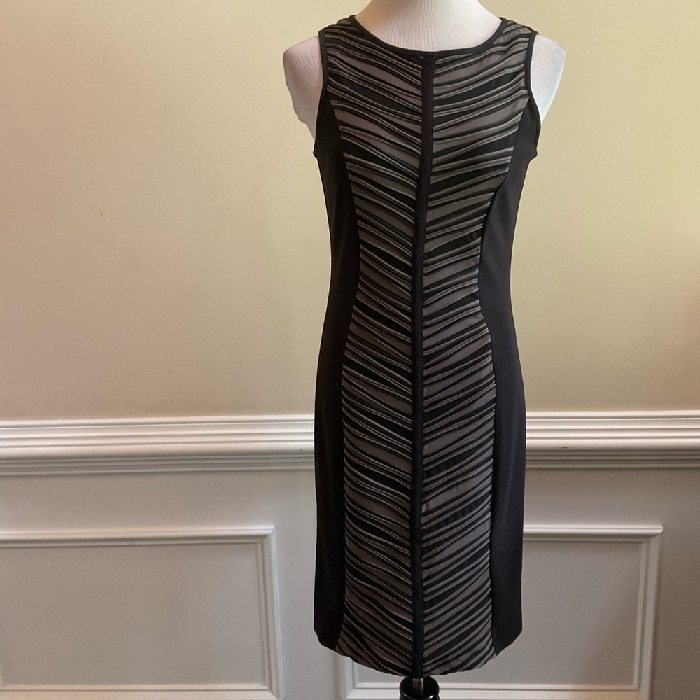 Joseph Ribkoff Bodycon Black Gray Knee Length Sleeveless Shift Dress Size 8